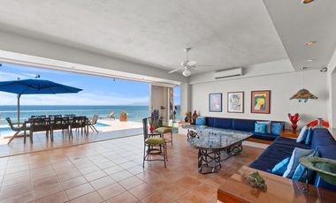 🌊 ¡CASA EN VENTA FRENTE AL MAR A 2 CUADRAS DE EL MALECON DE VALLARTA PLAYA CAMARONES! 🏡