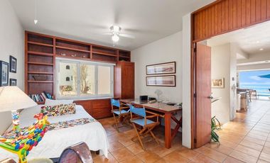 🌊 ¡CASA EN VENTA FRENTE AL MAR A 2 CUADRAS DE EL MALECON DE VALLARTA PLAYA CAMARONES! 🏡