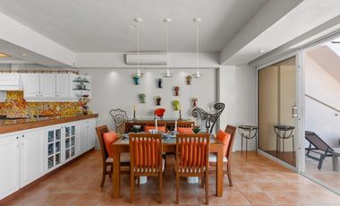 🌊 ¡CASA EN VENTA FRENTE AL MAR A 2 CUADRAS DE EL MALECON DE VALLARTA PLAYA CAMARONES! 🏡