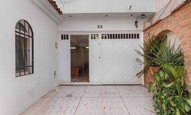 🌊 ¡CASA EN VENTA FRENTE AL MAR A 2 CUADRAS DE EL MALECON DE VALLARTA PLAYA CAMARONES! 🏡