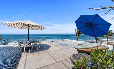 🌊 ¡CASA EN VENTA FRENTE AL MAR A 2 CUADRAS DE EL MALECON DE VALLARTA PLAYA CAMARONES! 🏡