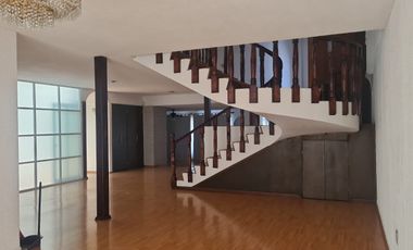 Amplia Residencia en VENTA