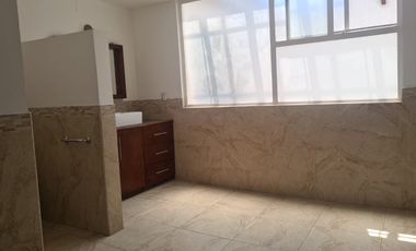 Amplia Residencia en VENTA