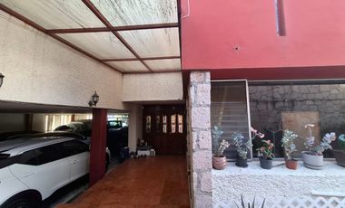 Amplia casa en VENTA