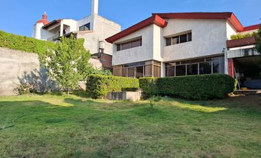 Amplia casa en VENTA