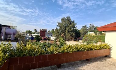 Amplia casa en VENTA