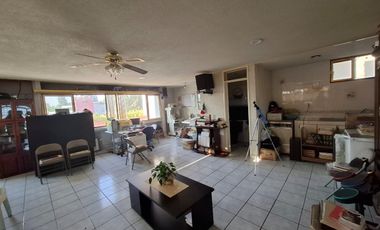 Amplia casa en VENTA