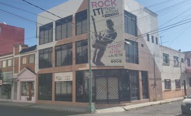 Venta Edificio De 3 Pisos En Esquina Cerca Del Centro Histórico De Puebla