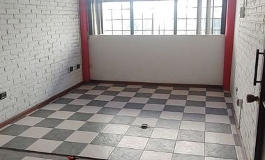 Venta Edificio De 3 Pisos En Esquina Cerca Del Centro Histórico De Puebla