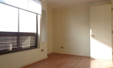 Arriendo oficina 3 Privados Edificio Century, Cercana Metro Ñuñoa