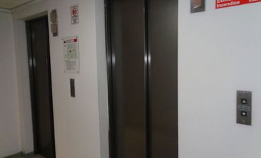 Arriendo oficina 3 Privados Edificio Century, Cercana Metro Ñuñoa
