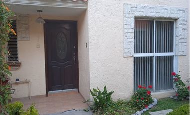 Amplia Casa de 3 Niveles y 5 Recámaras en Izcalli | Semi Amueblada y con Excelente Ubicación