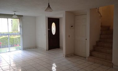 Amplia Casa de 3 Niveles y 5 Recámaras en Izcalli | Semi Amueblada y con Excelente Ubicación