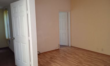 Amplia Casa de 3 Niveles y 5 Recámaras en Izcalli | Semi Amueblada y con Excelente Ubicación