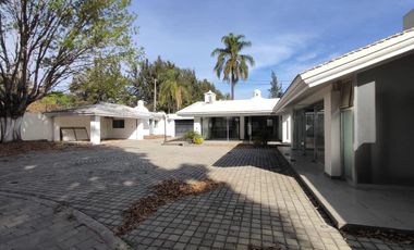 Amplia Propiedad adaptada como Salon de Eventos u oficinas