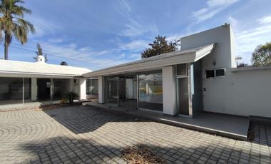 Amplia Propiedad adaptada como Salon de Eventos u oficinas