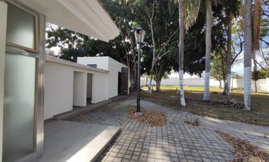 Amplia Propiedad adaptada como Salon de Eventos u oficinas