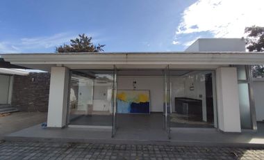 Amplia Propiedad adaptada como Salon de Eventos u oficinas