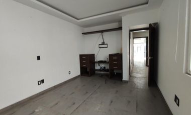 Amplia Propiedad adaptada como Salon de Eventos u oficinas