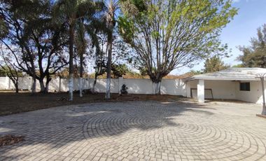 Amplia Propiedad adaptada como Salon de Eventos u oficinas