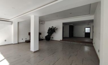Amplia Propiedad adaptada como Salon de Eventos u oficinas