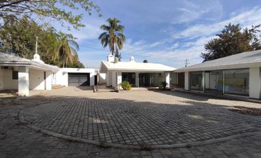 Amplia Propiedad adaptada como Salon de Eventos u oficinas
