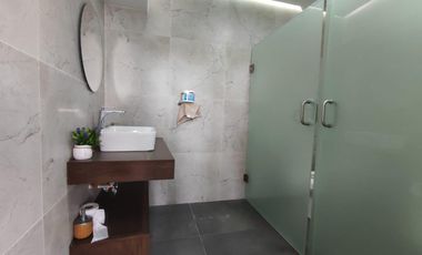 Amplia Propiedad adaptada como Salon de Eventos u oficinas