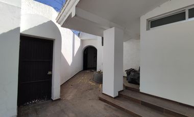 Amplia Propiedad adaptada como Salon de Eventos u oficinas
