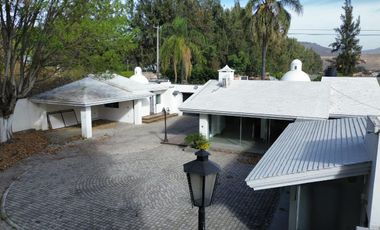 Amplia Propiedad adaptada como Salon de Eventos u oficinas