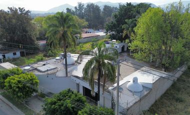 Amplia Propiedad adaptada como Salon de Eventos u oficinas
