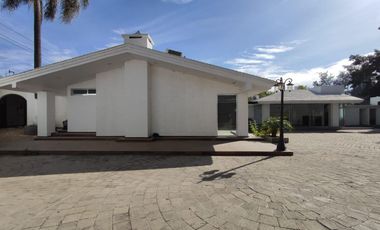 Amplia Propiedad adaptada como Salon de Eventos u oficinas