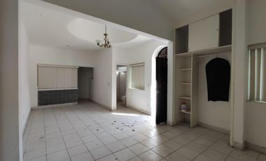 Amplia Propiedad adaptada como Salon de Eventos u oficinas