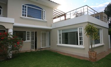 VIVIENDA DE ALTO STANDING CON AMPLIAS ÁREAS SOCIALES Y SEGURIDAD TOTAL