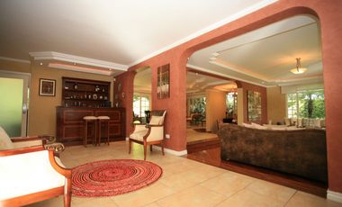 VIVIENDA DE ALTO STANDING CON AMPLIAS ÁREAS SOCIALES Y SEGURIDAD TOTAL