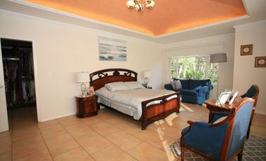 VIVIENDA DE ALTO STANDING CON AMPLIAS ÁREAS SOCIALES Y SEGURIDAD TOTAL