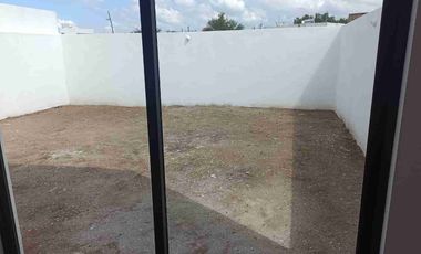 CASA EN VENTA EN MAYORCA RESIDENCIAL FRENTE A AREA VERDE JARDIN MUY GRANDE, RECAMARA EN PLANTA BAJA ZONA SUR ESTE LEON