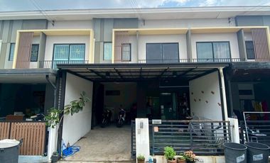 Urgent Sale: Townhome near Red Line ---, Don Mueang Station Project: The Connect Laksi - Don Mueang Pleasant atmosphere with a 1-rai (1,600 sqm)