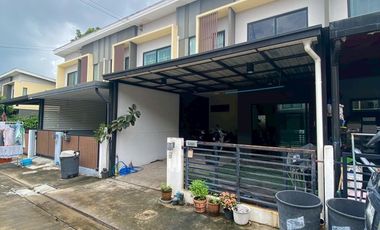 Urgent Sale: Townhome near Red Line ---, Don Mueang Station Project: The Connect Laksi - Don Mueang Pleasant atmosphere with a 1-rai (1,600 sqm)