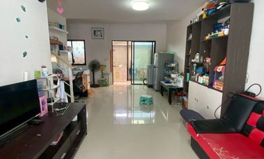 Urgent Sale: Townhome near Red Line ---, Don Mueang Station Project: The Connect Laksi - Don Mueang Pleasant atmosphere with a 1-rai (1,600 sqm)