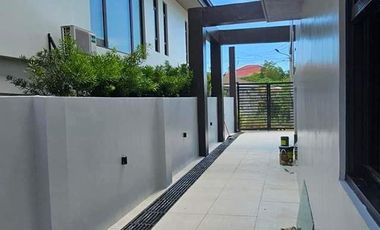 Modern House for SALE in Royale Cebu Estates, Consolacion, Cebu