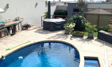 ALQUILO EN PRECIOSA CASA LINDAS HABITACIONES CON AREAS COMUNES: PISCINA, COCINA, LAVANDERÍA. PRECIO TODO INCLUIDO, SOLO MUJERES