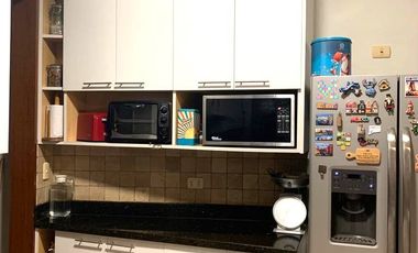 ALQUILO EN PRECIOSA CASA LINDAS HABITACIONES CON AREAS COMUNES: PISCINA, COCINA, LAVANDERÍA. PRECIO TODO INCLUIDO, SOLO MUJERES