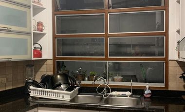 ALQUILO EN PRECIOSA CASA LINDAS HABITACIONES CON AREAS COMUNES: PISCINA, COCINA, LAVANDERÍA. PRECIO TODO INCLUIDO, SOLO MUJERES