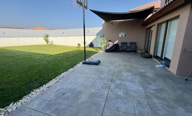 Exclusiva Casa en Arriendo en Condominio La Cosecha – Chicureo Oriente.