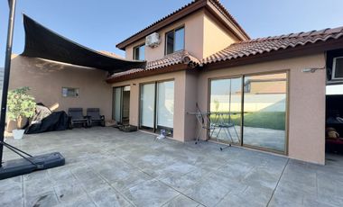 Exclusiva Casa en Arriendo en Condominio La Cosecha – Chicureo Oriente.
