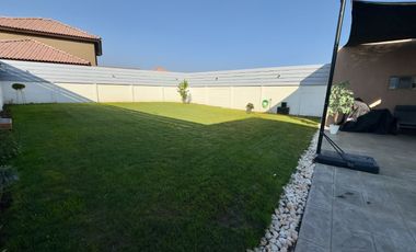 Exclusiva Casa en Arriendo en Condominio La Cosecha – Chicureo Oriente.