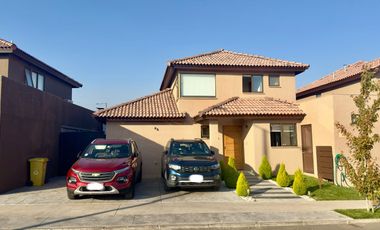 Exclusiva Casa en Arriendo en Condominio La Cosecha – Chicureo Oriente.