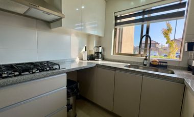 Exclusiva Casa en Arriendo en Condominio La Cosecha – Chicureo Oriente.