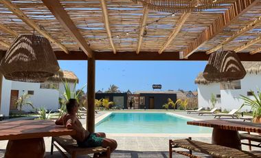 Totalmente equipado y amoblado con hermosa vista al mar en condominio de lujo en Vichayito