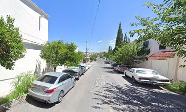 Casa en Remate Bancario, Fracc Colinas del Sol, Chihuahua, Chih., muy cerca de Av Francisco Villa